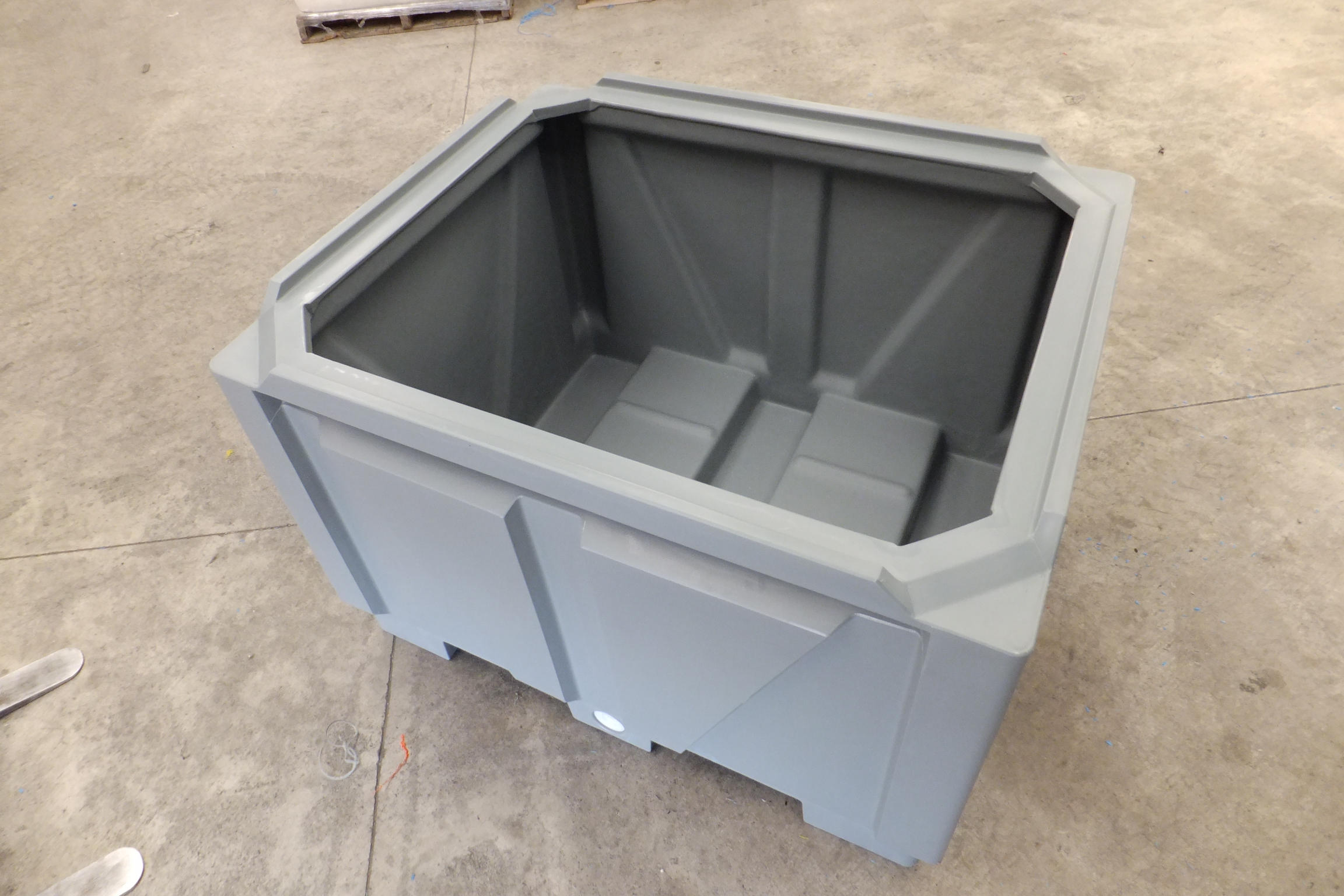 1250L industrial stackable box pallet bin
