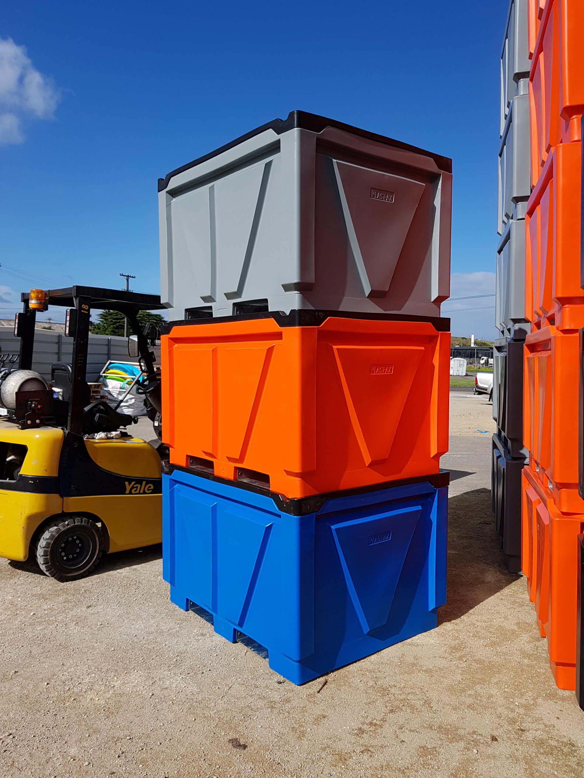 industrial grade stacked pallet bins lids